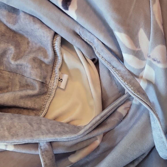 🌸Softest Florals Hoodies w/ Kangaroo Pocket - 2 Pc Bundle 🌸 Size Small - Picture 8 of 15